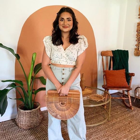 Meet your Posher, Aurelia - Picture 3 of 3